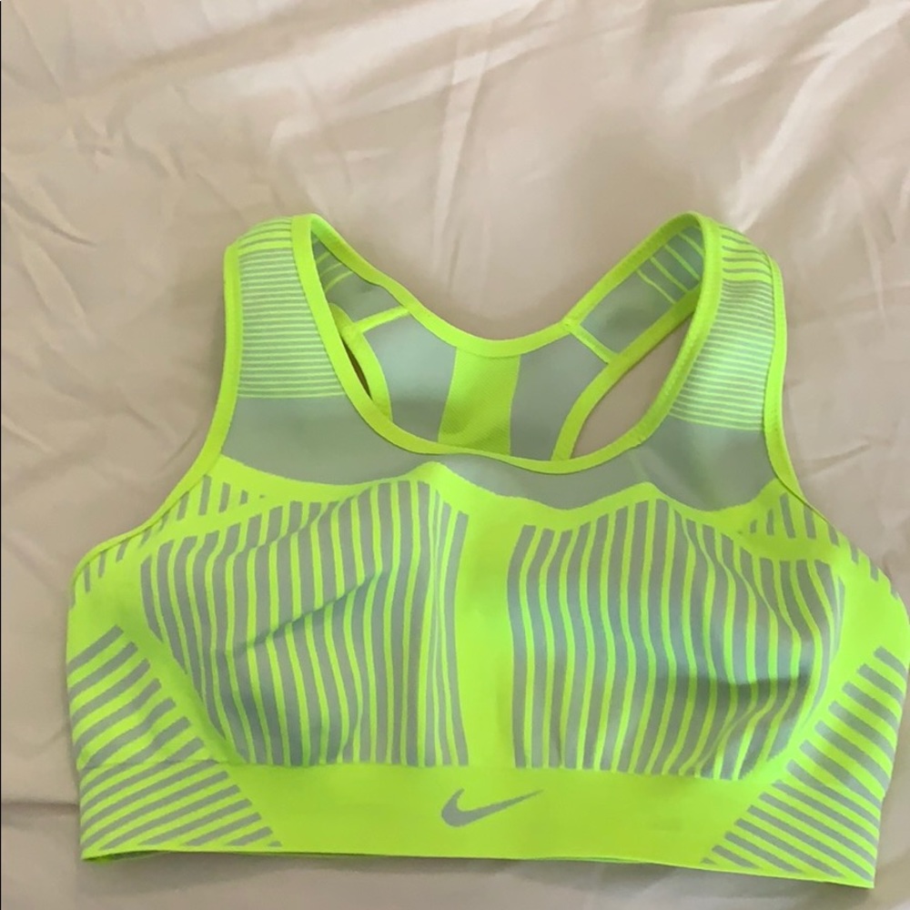 Nike Flyknit Sports Bra